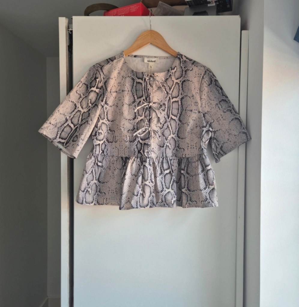Soaked in Luxury SLXala Grey Snake Print Peplum Blouse BNWT- size 12