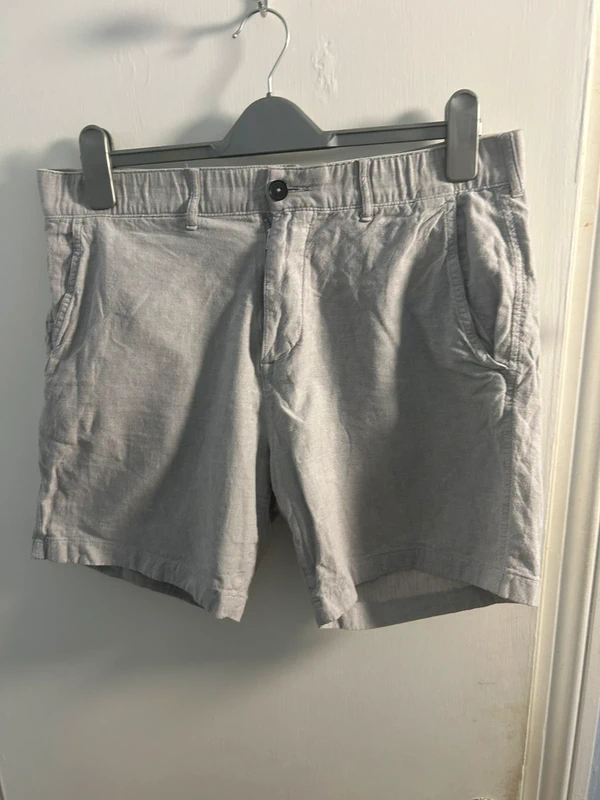 Abercrombie & Fitch grey men’s shorts for summer