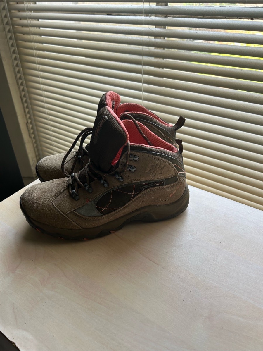 Hi-Tec hiking boots size 7