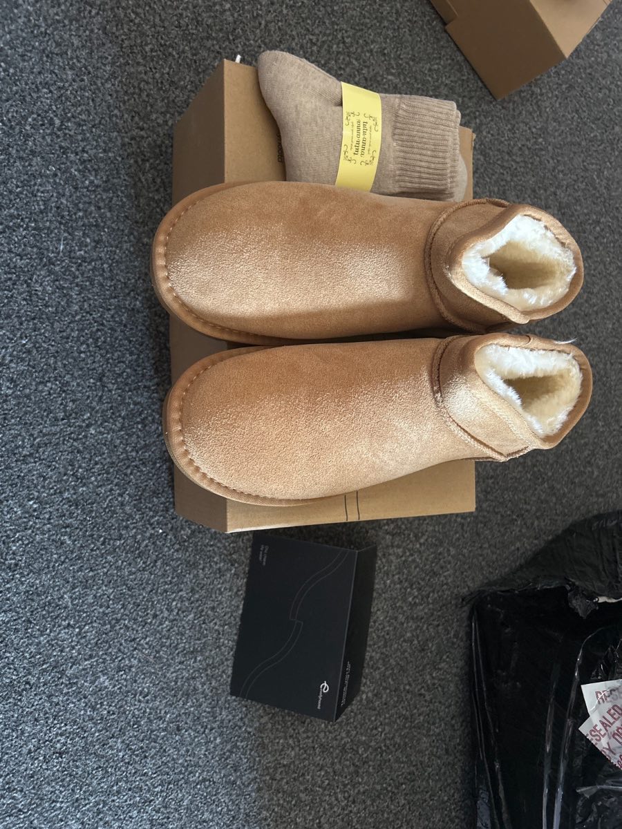 Snow boots