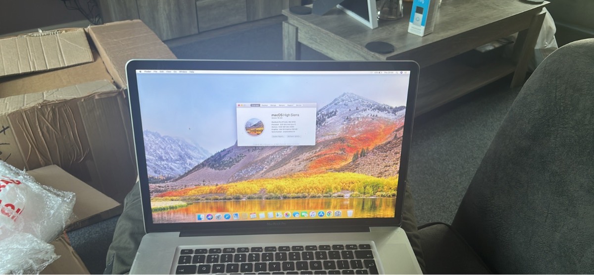 Apple laptop