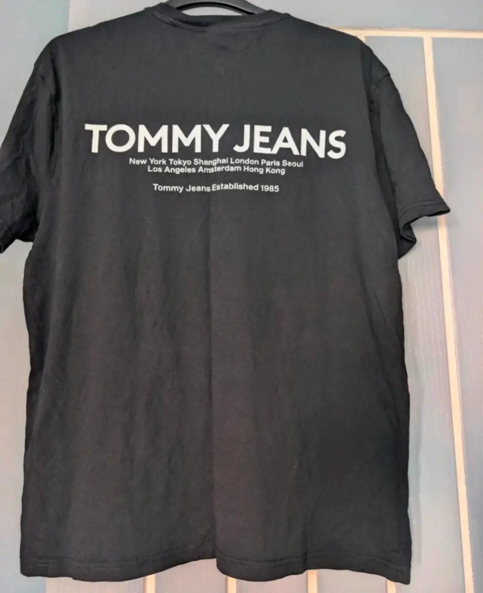 Tommy jeans black spell out t shirt