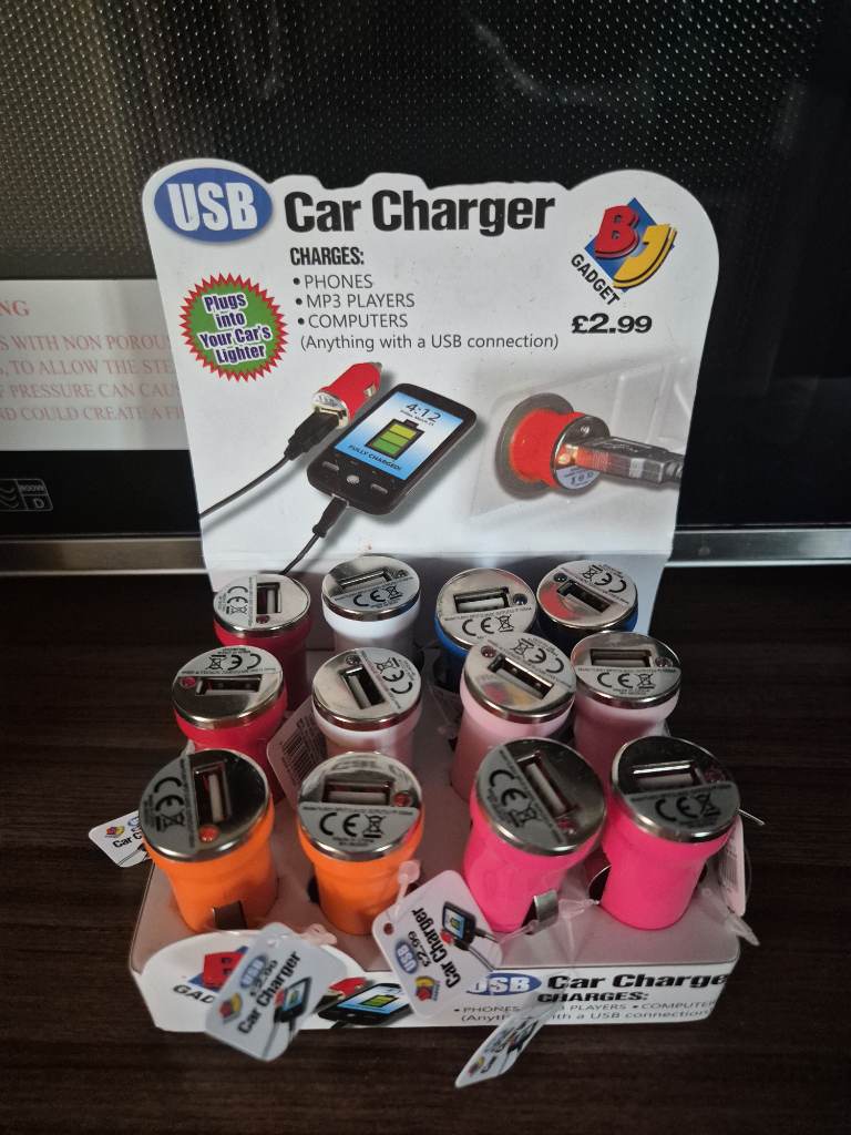BNWT 1 slot USB car charger phones, tablets,