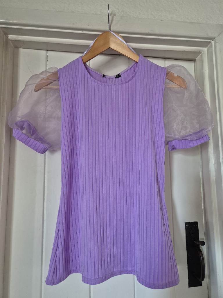 Unusual ladies lilac puff sleeve rib top size 14