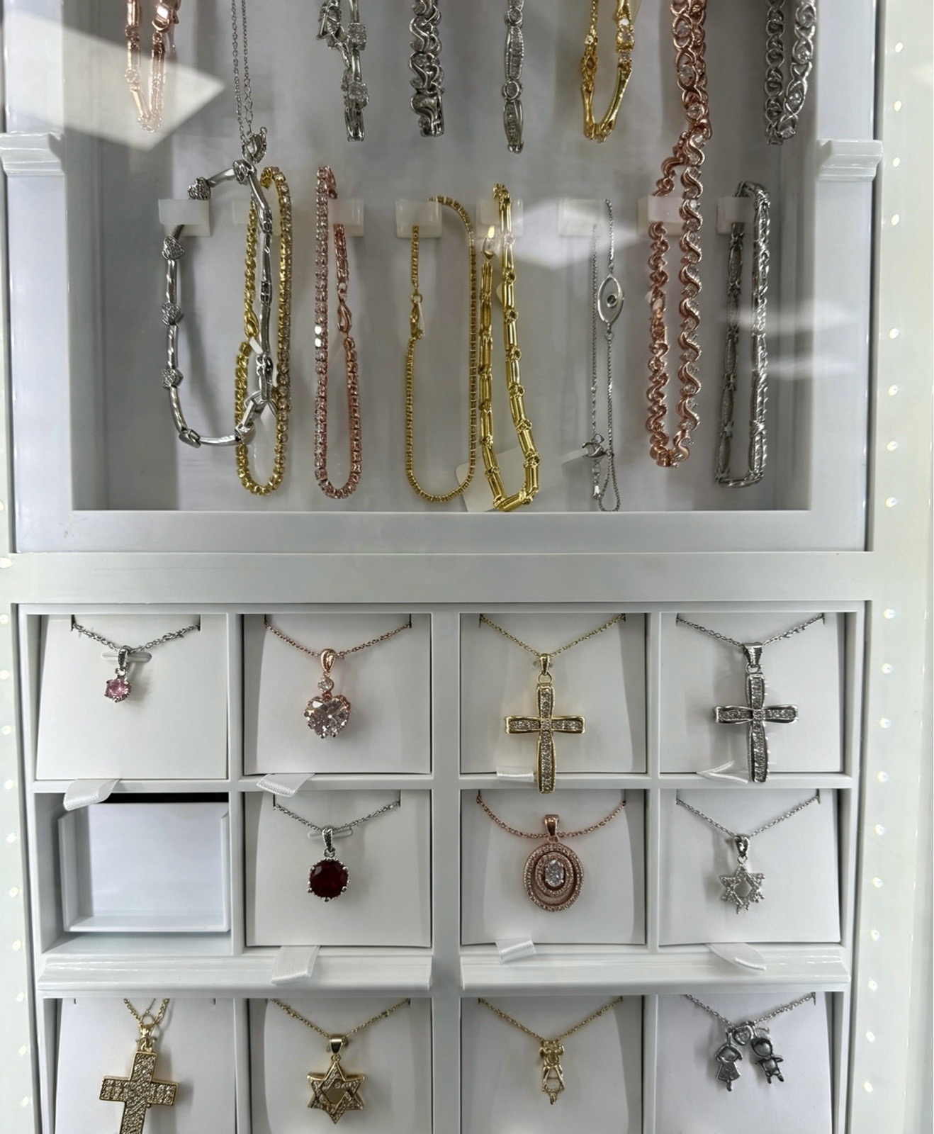 Beautiful bundle, three piece of jewelry