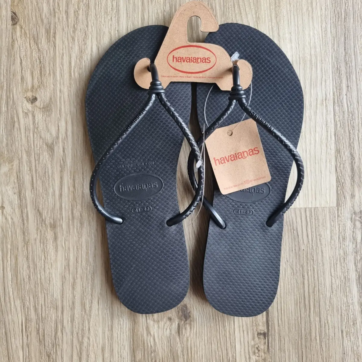Havaianas Black Flip Flops Sandals UK7.5/8 BNWT