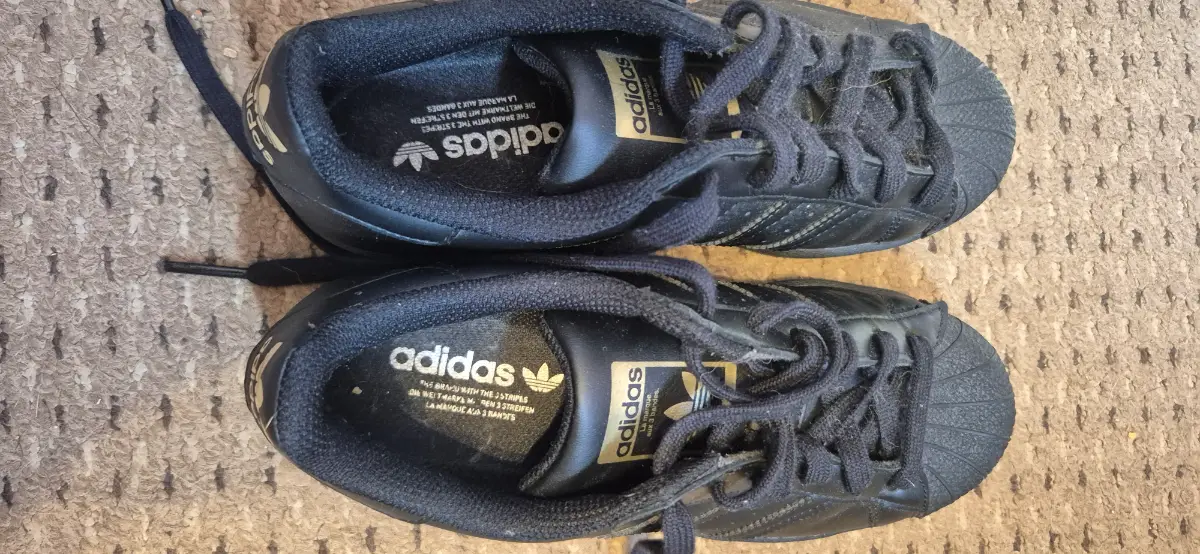 Adidas black superstar trainers size 4