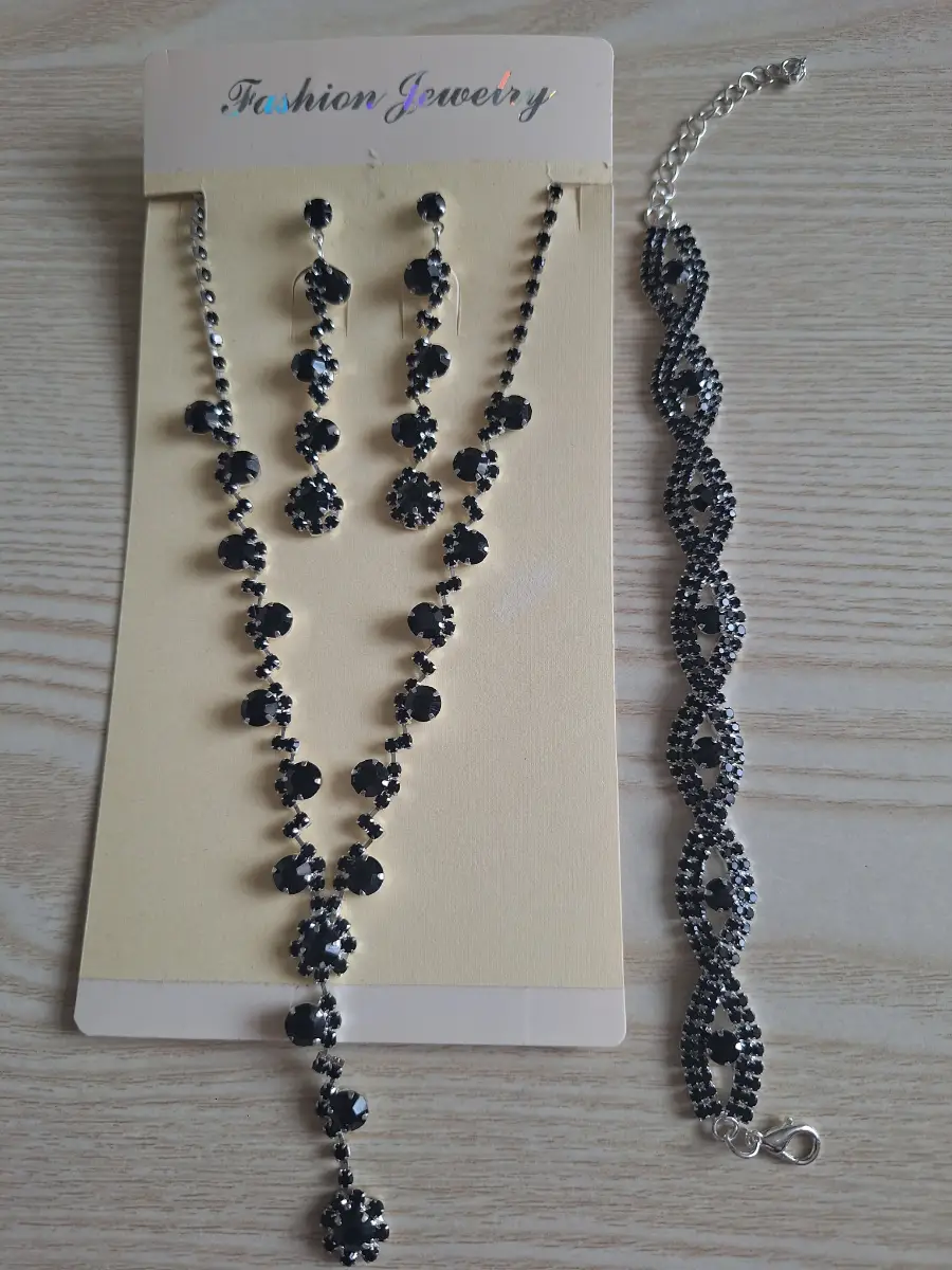 Beautiful 3 piece costume jewellery set earings necklace bracelet new in pack