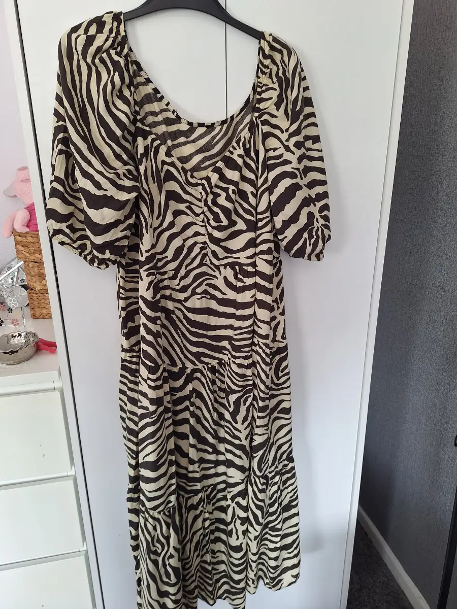 Size 18 floaty maxi dress animal print great condition