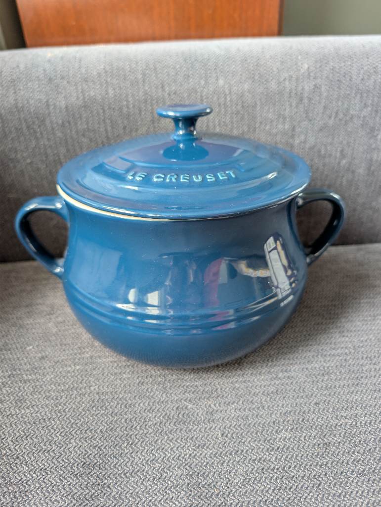 Le Creuset large bean pot soup pot ceramic brand new