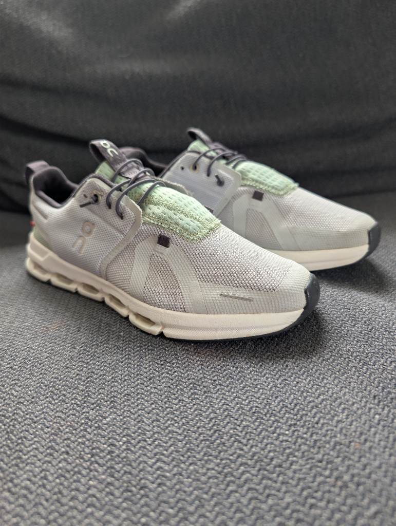 On cloud cloudsky trainers size 4uk