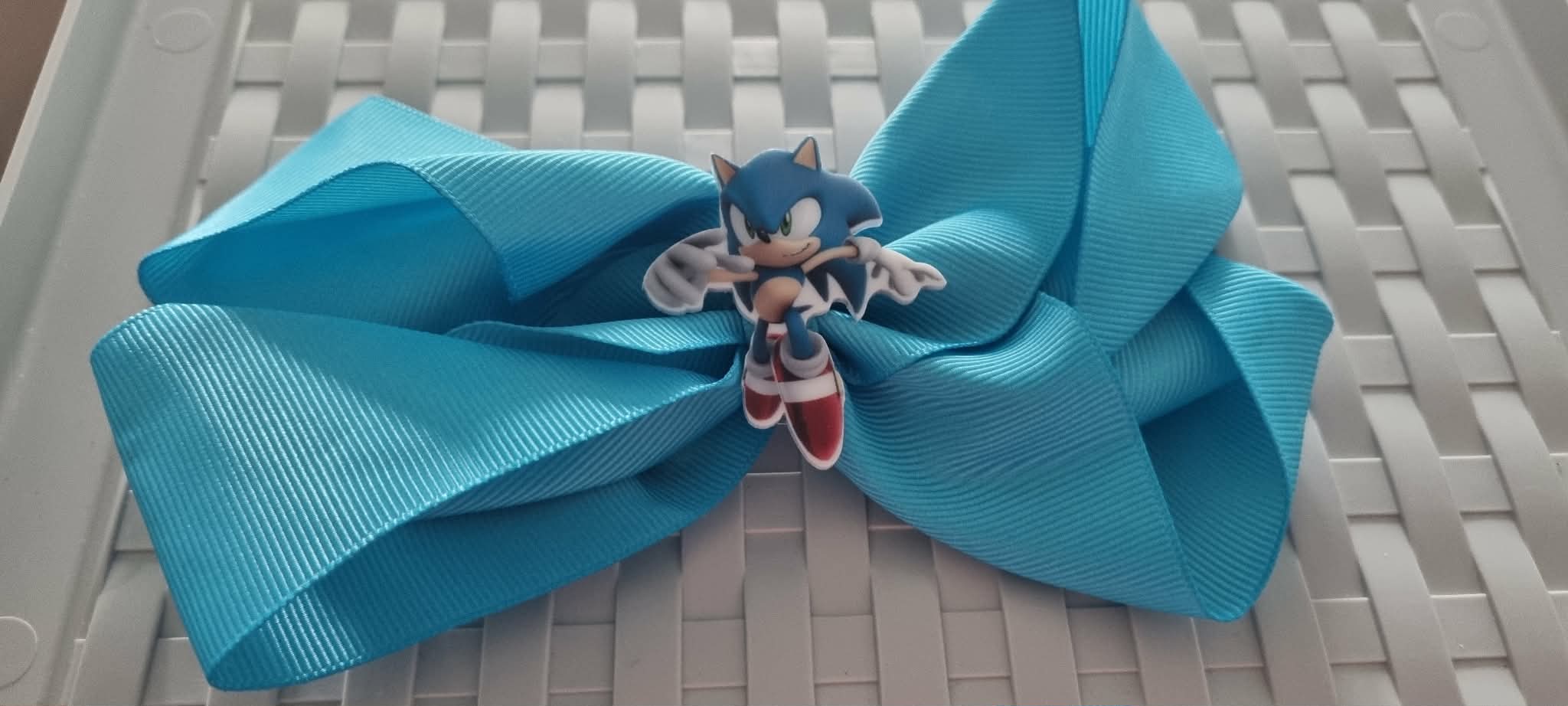 Sonic the hedgehog bow