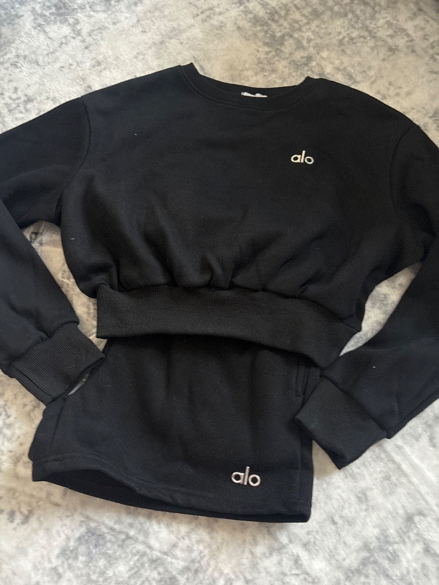 Alo yoga cropped jumper set M