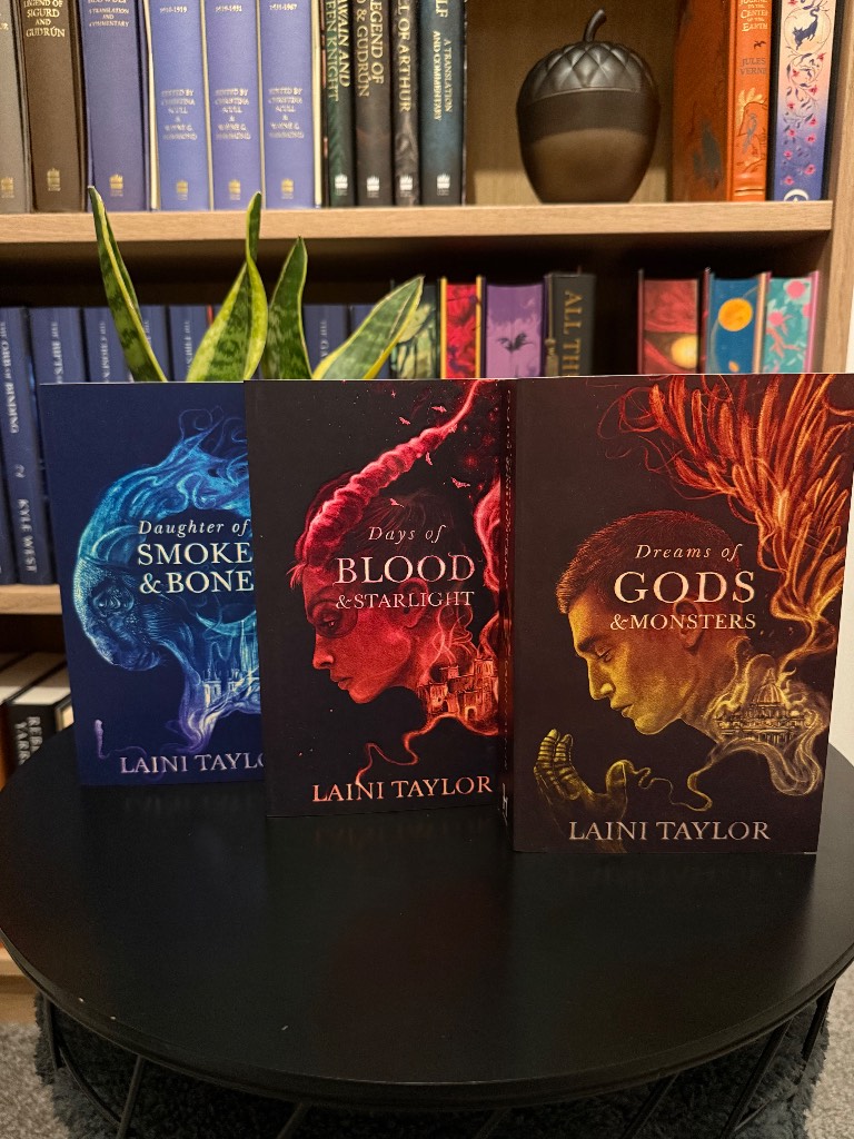 Laini Taylor: Daughter of Smoke and Bone Trilogy