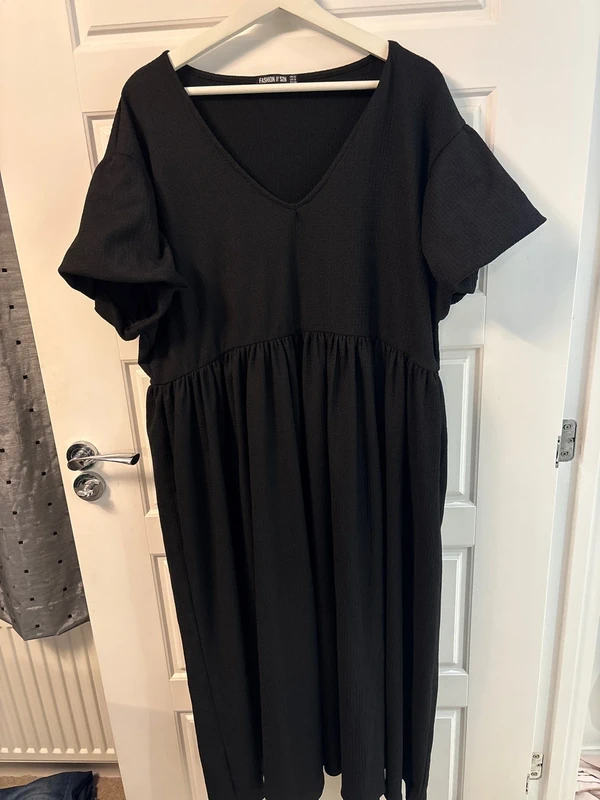 Fashion SZN black dress size 22