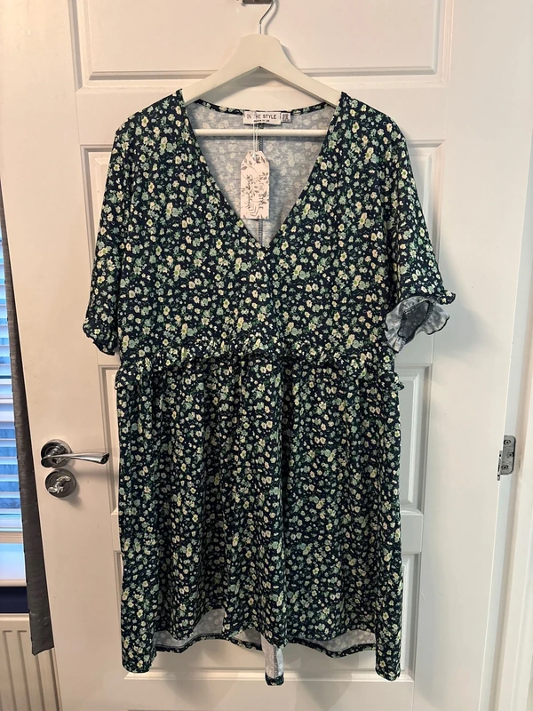 BNWT In They Style midi dress size 22