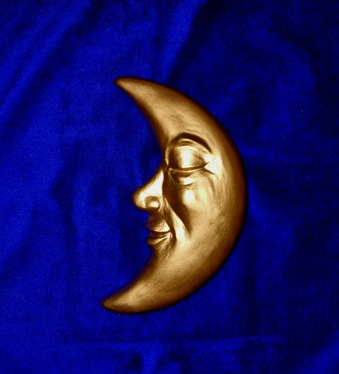 Handcrafted Plaster Moon Crescent (Gold)