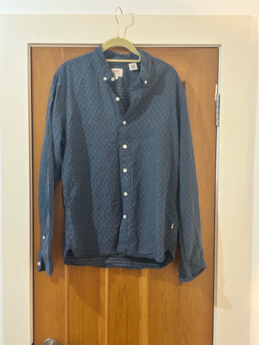 Men’s Levi’s shirt size M