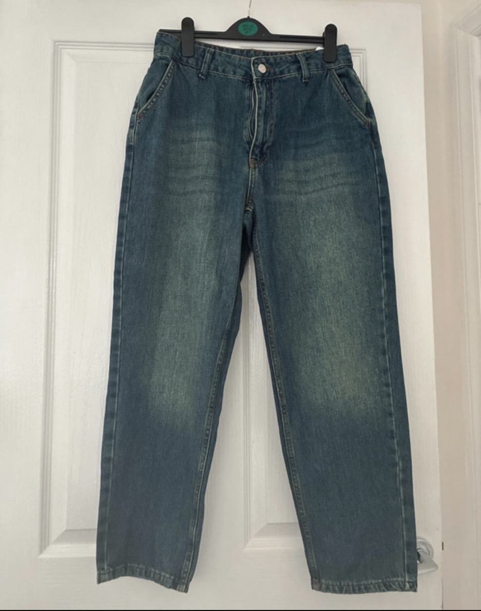 Denim jeans with 2 side pockets and back pockets