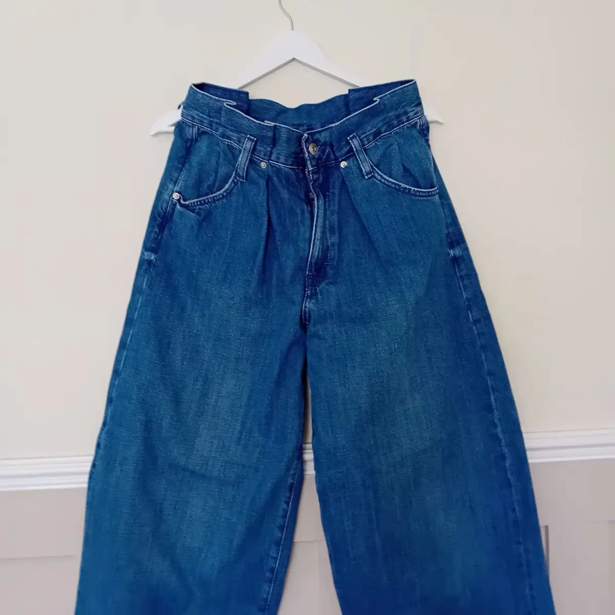 Zara Jeans. Wide Leg Barrel Jeans. Size 8. New Unworn.