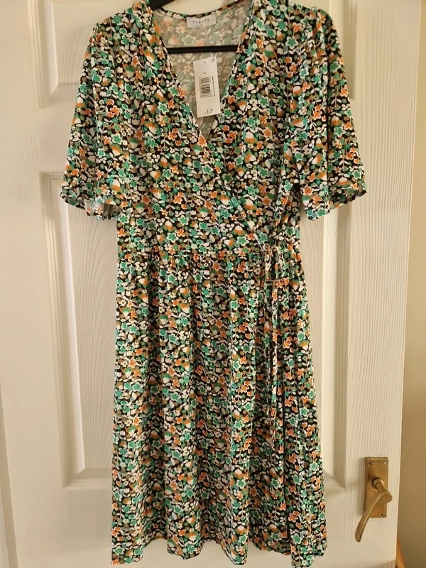 BNWT Floral Wedding Guest Dress Size 12 / M 🌸✨ Garden Party Occasion Dress