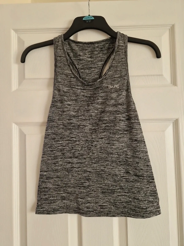 💪 Stylish Grey Gym Vest Size 8 | Perfect Activewear Find