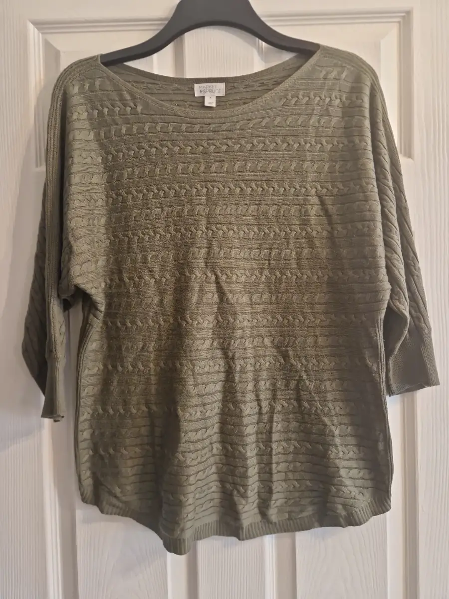 🌿 Beautiful Khaki Lightweight Jumper Size M | Everyday Must Have