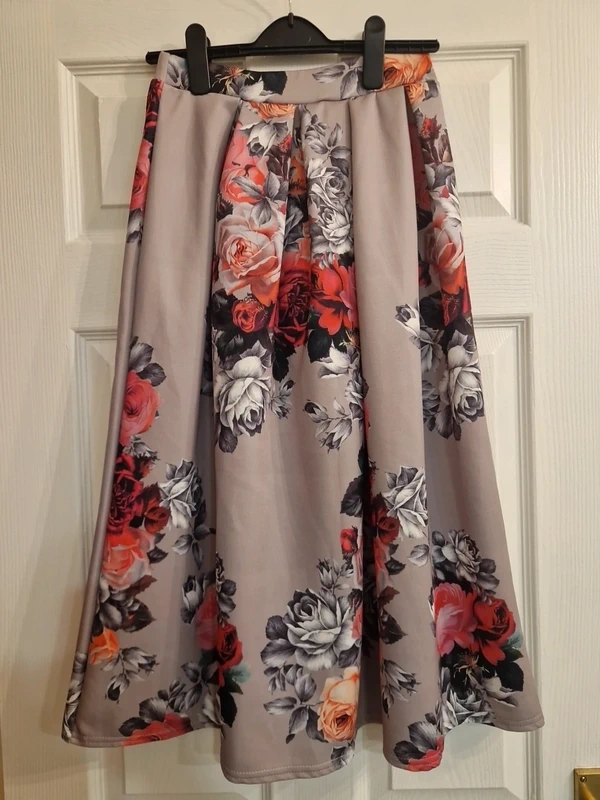 🌸 Boohoo Floral Midi Skirt | UK 8 | Summer Ready