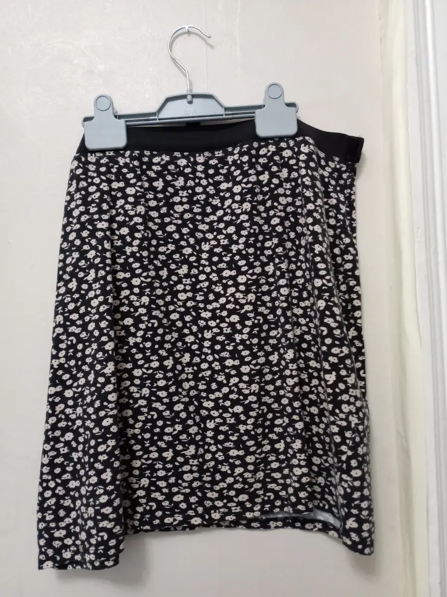 Womens new look black & white flower print mini skirt  - Size 18