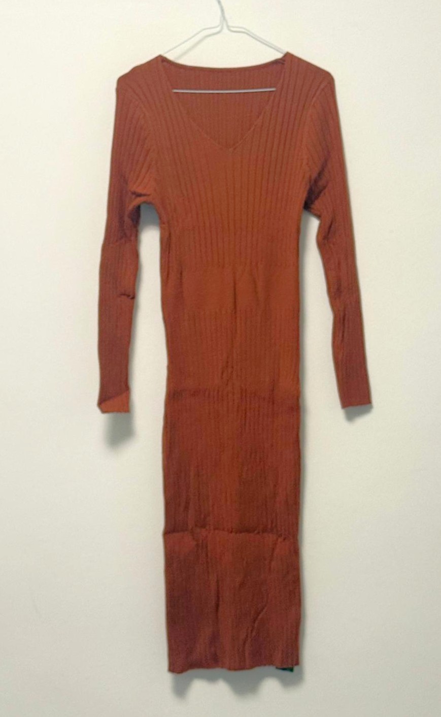 Women’s Knitted Midi Jumper Dress – V‑Neck – Long Sleeve – Bodycon – Winter – Rust XL