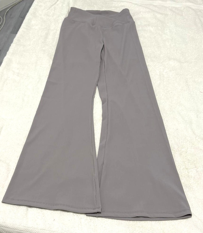 Women’s Cross Waist Bootcut Yoga Leggings – Ribbed Flared Gym Pants – Grey – Size M – 30