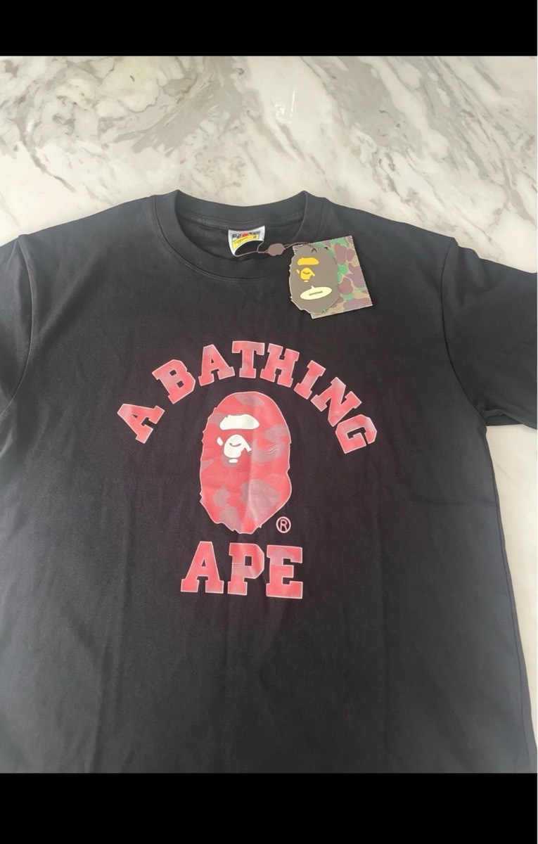 A BATHING APE BAPE Red Camo College Logo T-Shirt | Black | Size M