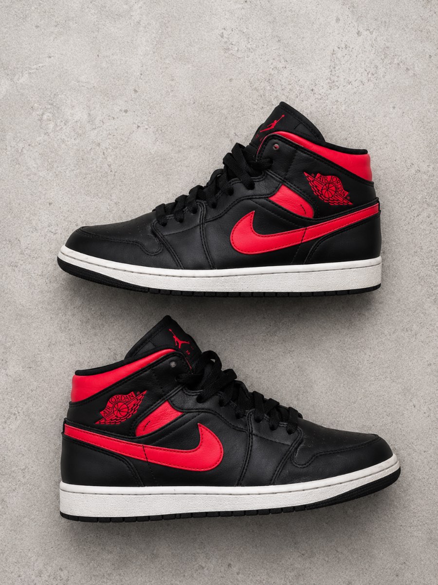 Nike air Jordan 1 red and black perfect condition