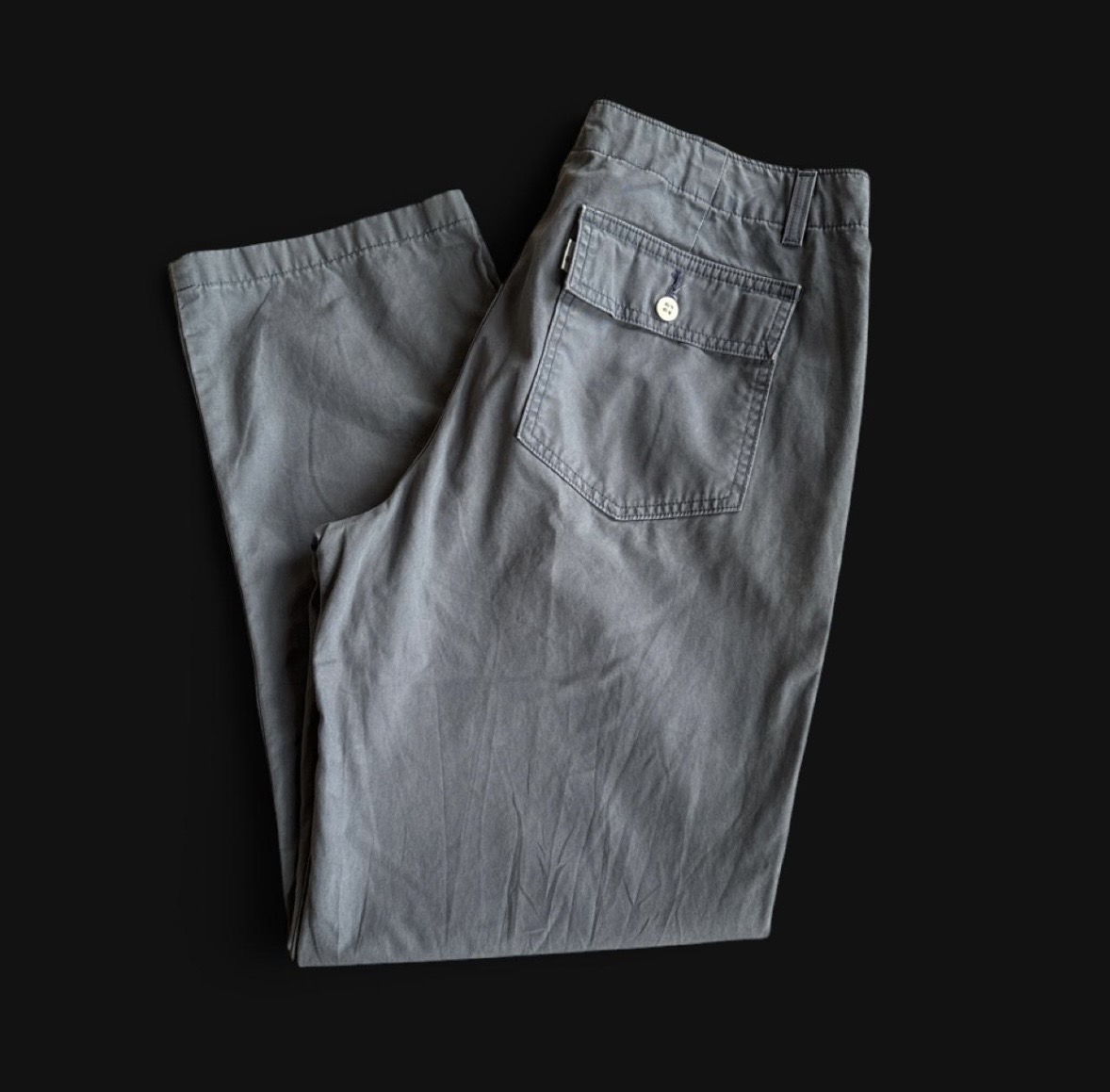 Levi’s Cargo Pants. Waist 32”, Leg 28”. Excellent condition.
