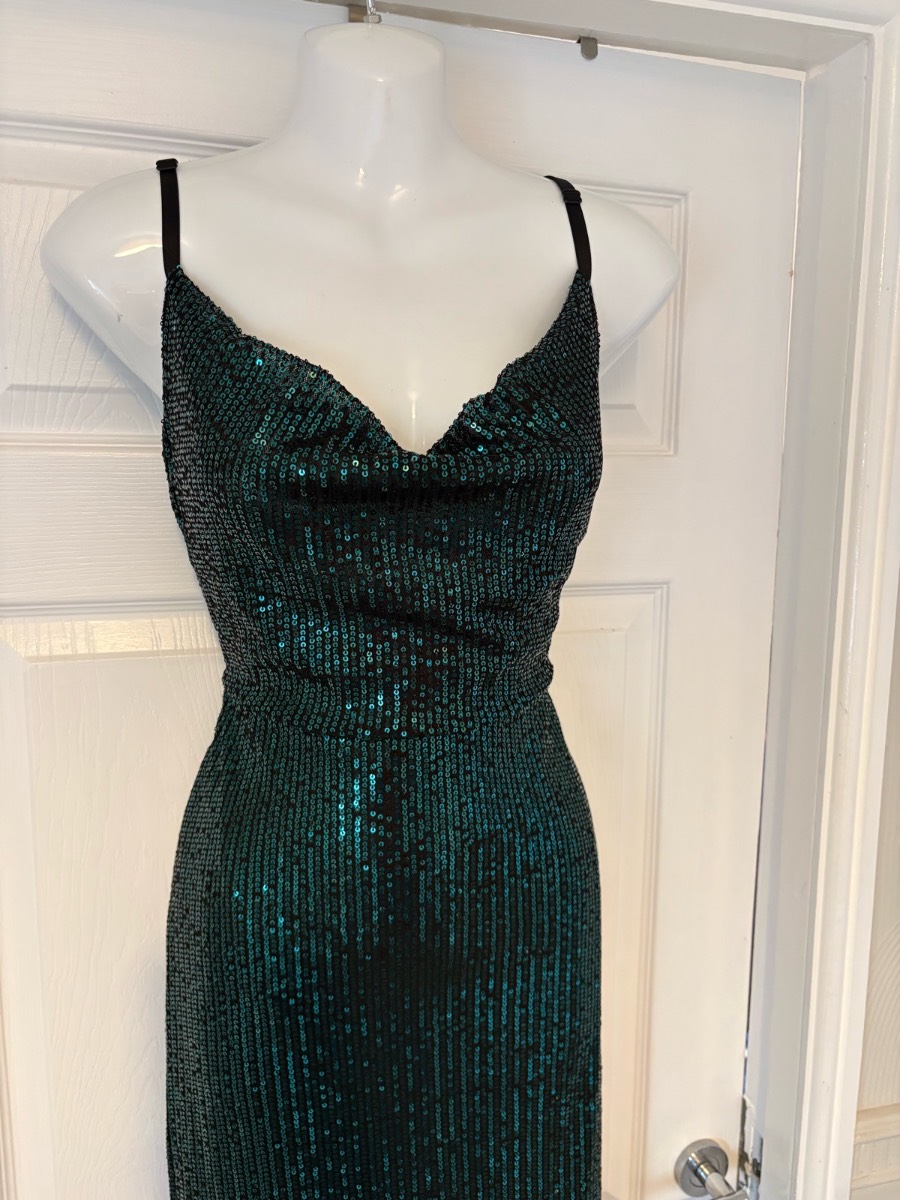 BNWT Quiz size 10 Emerald Green Sequin Long Maxi Dress Party Cruise Cowl Neck