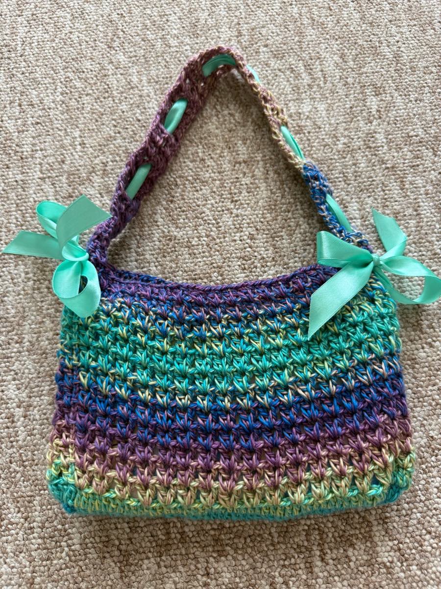 Crochet summer handbag with bows