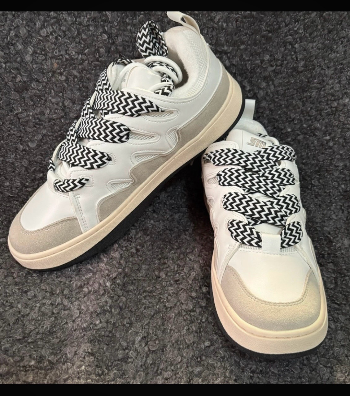 Steve Madden Roaring Trainers (size 8) White/Sand