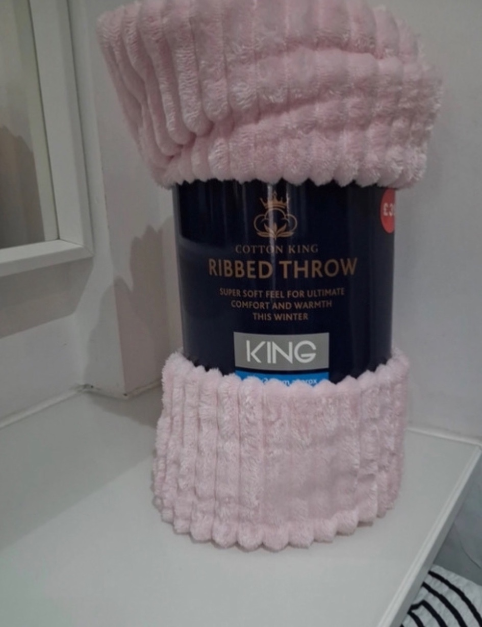 Rose ribbed throw