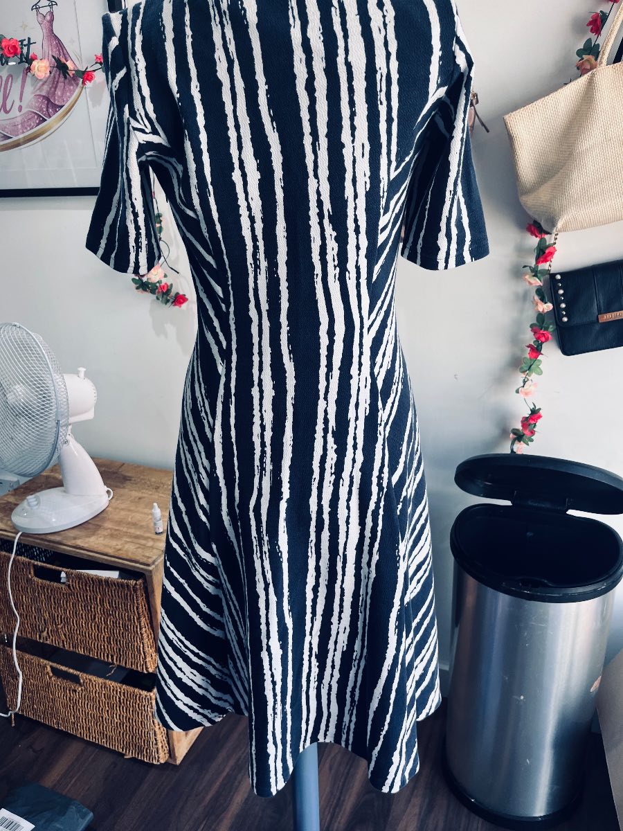 Per Una size 10 short sleeve navy and white dress