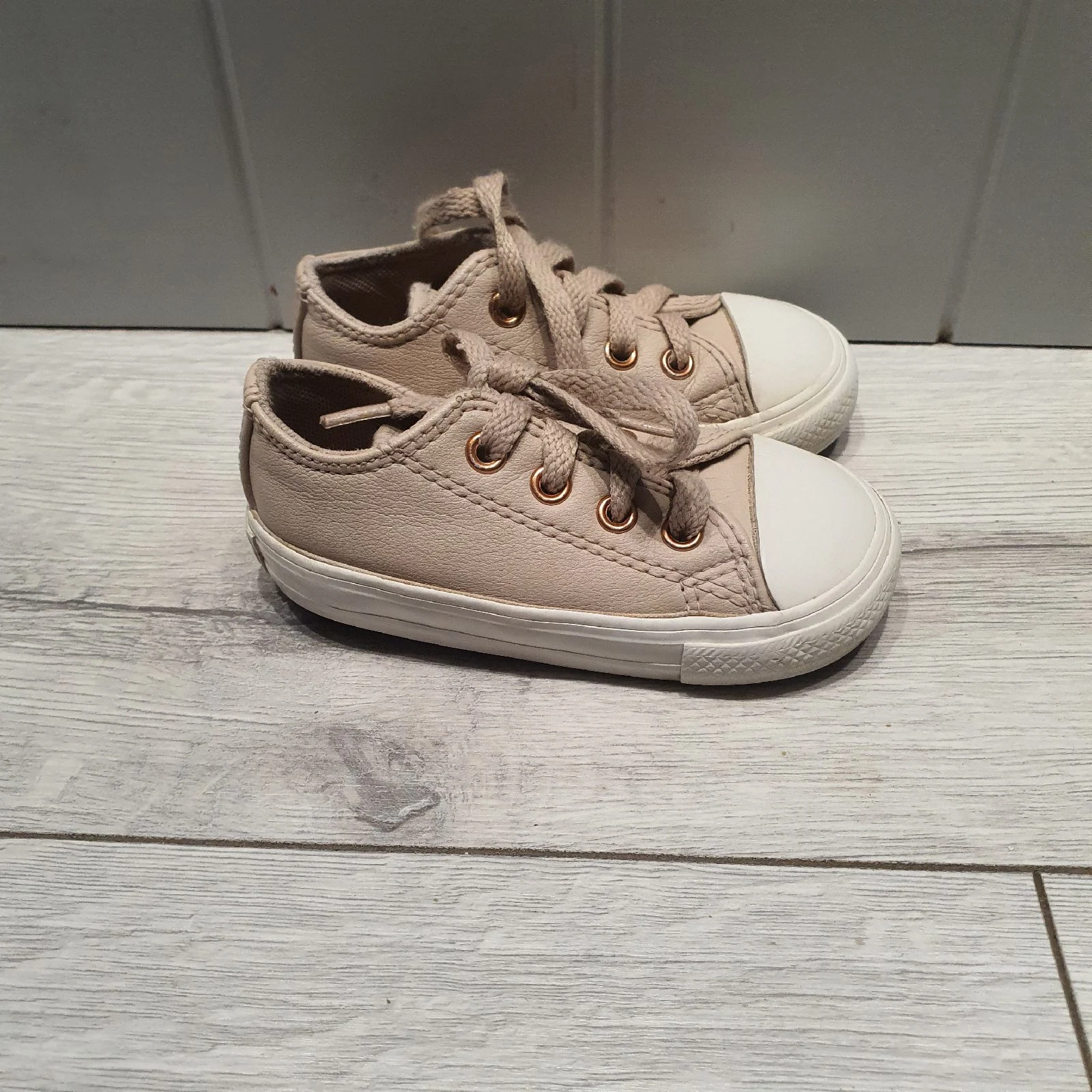 Beige converse size 5