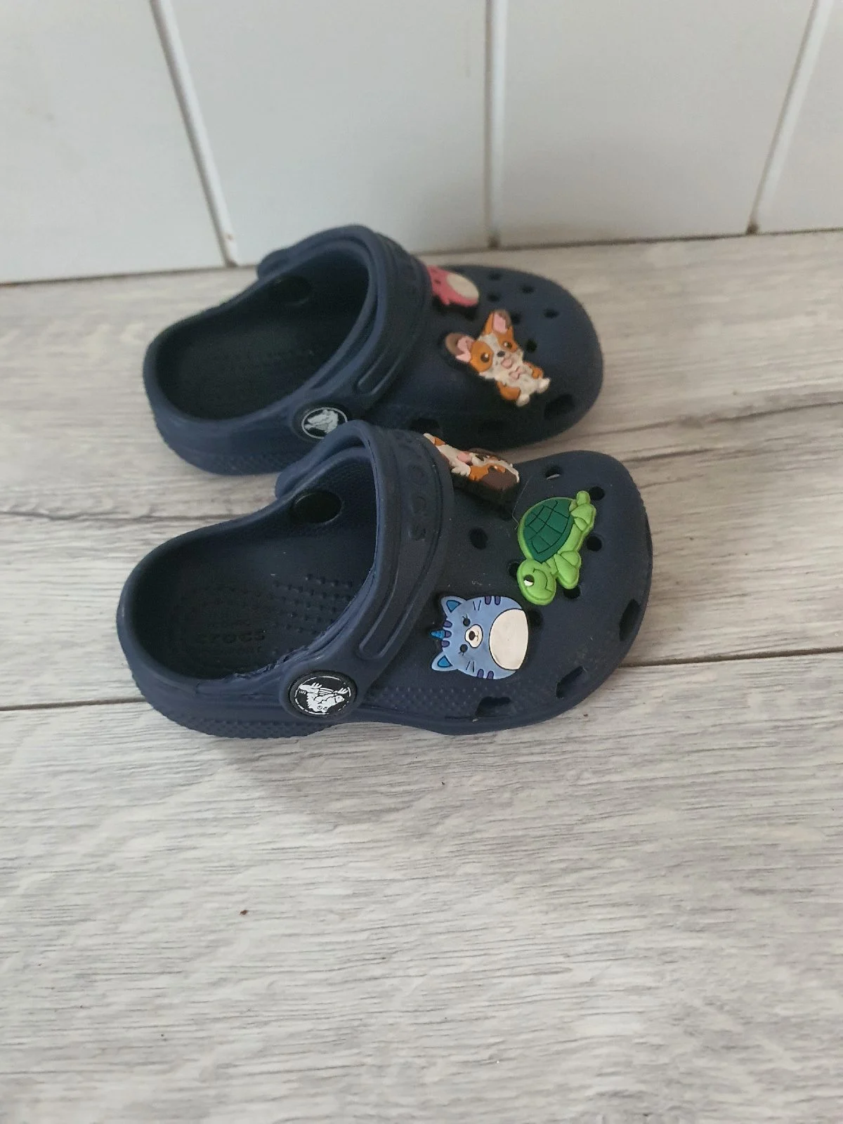Crocs size 6