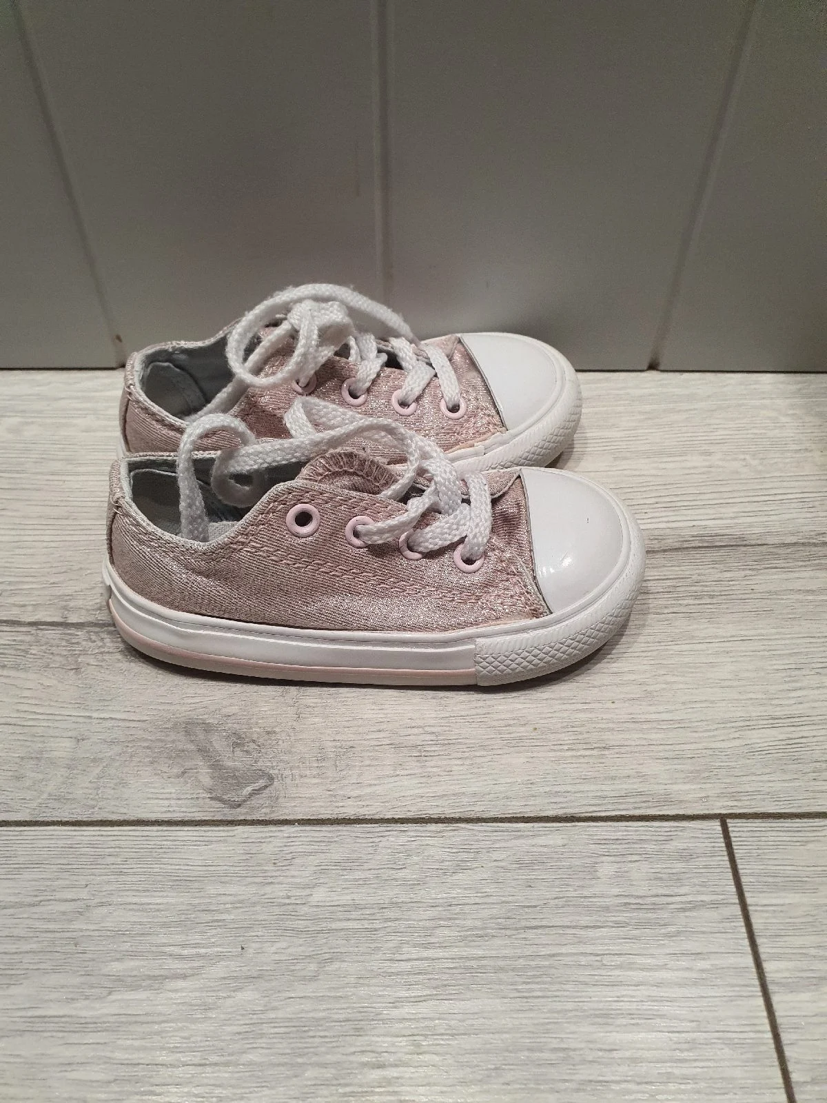 Pink converse size 7