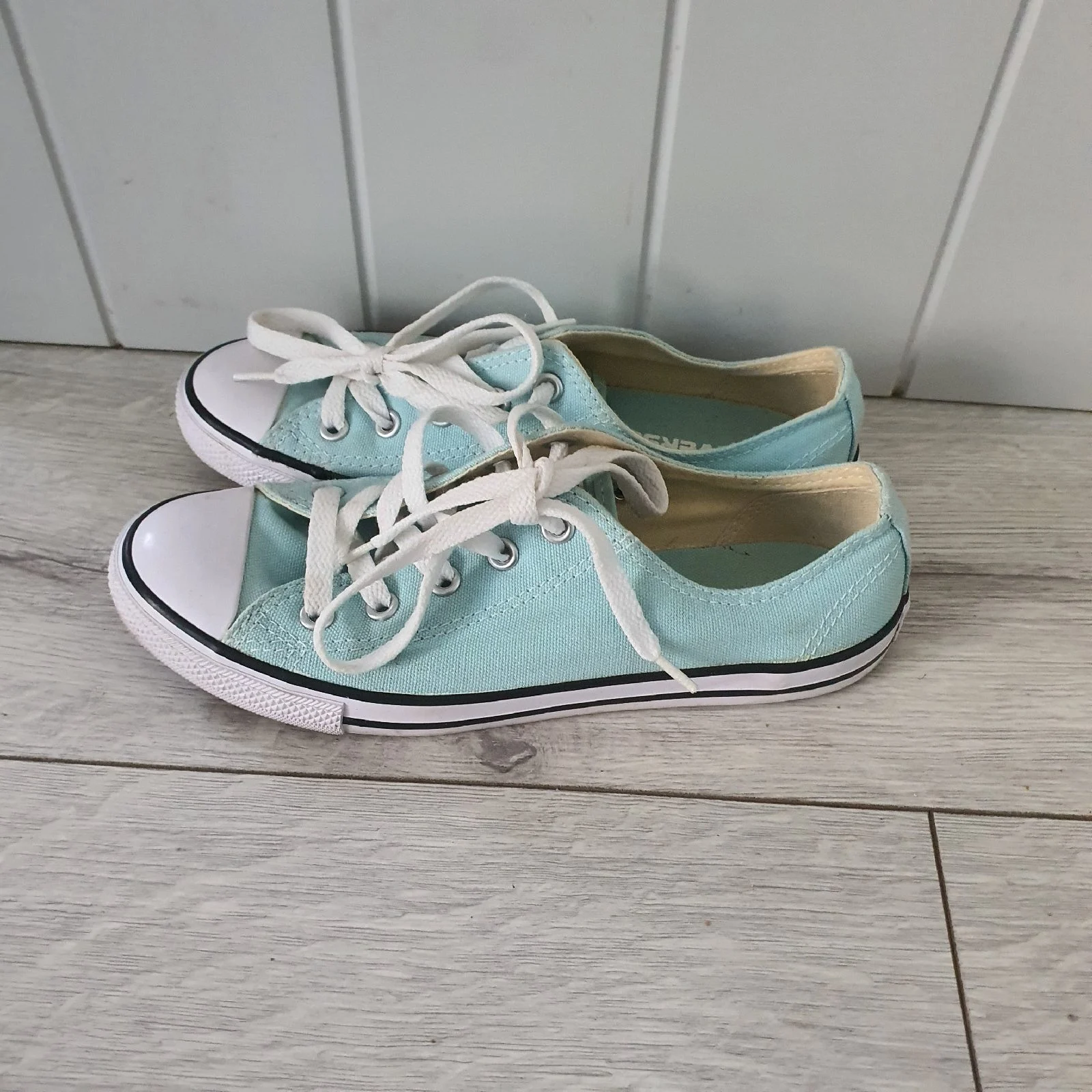 Converse size 3