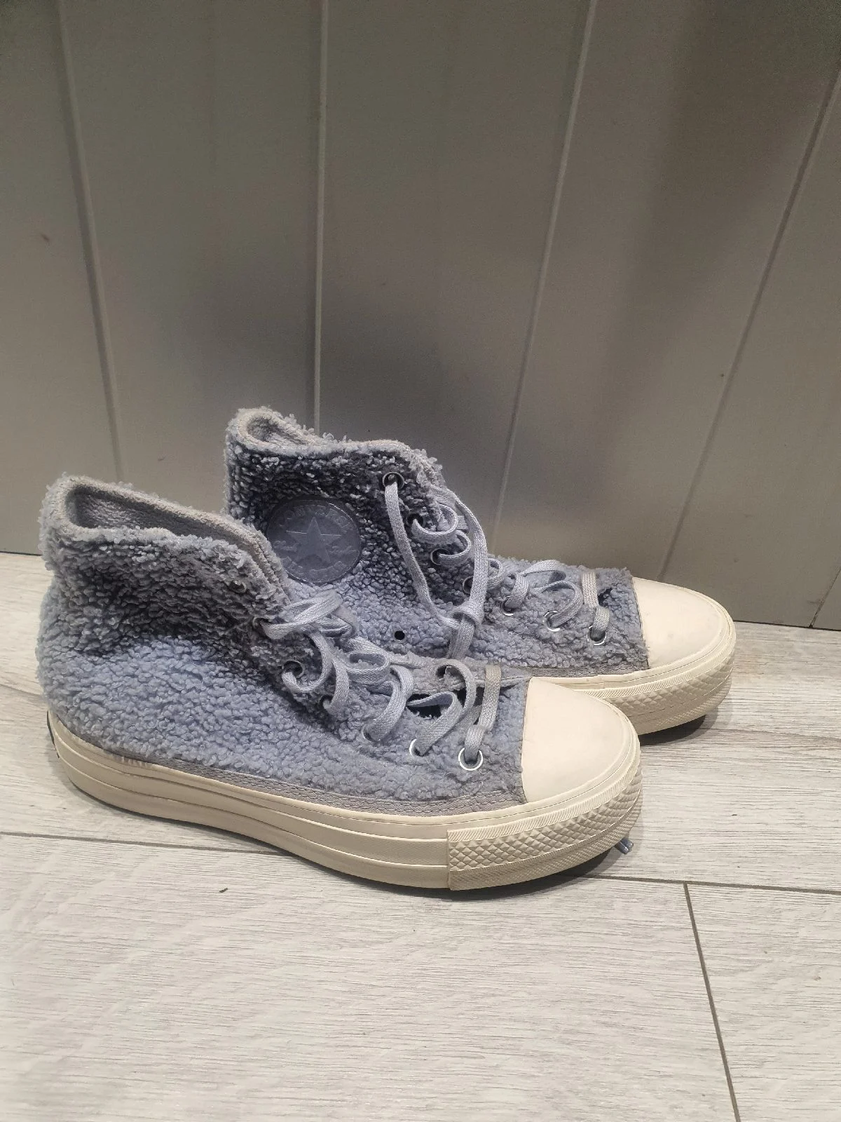 Converse on platform size 5