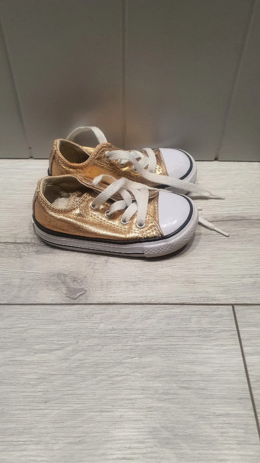 Gold converse