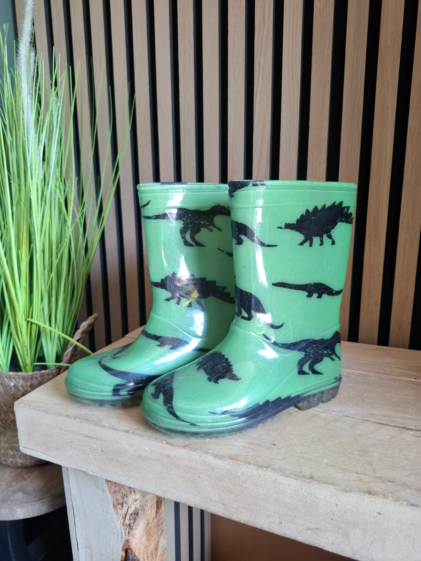 Kids green dinosaur wellies Wellington boots waterproof size 2
