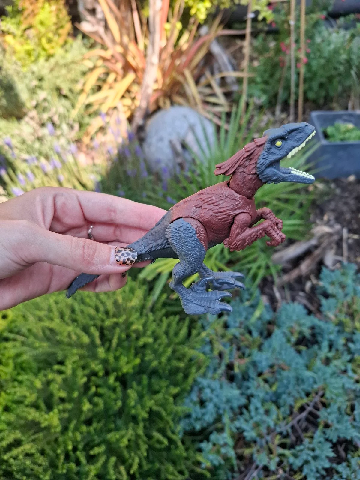 Jurassic World dominion extreme damage pyroraptor dinosaur action figure