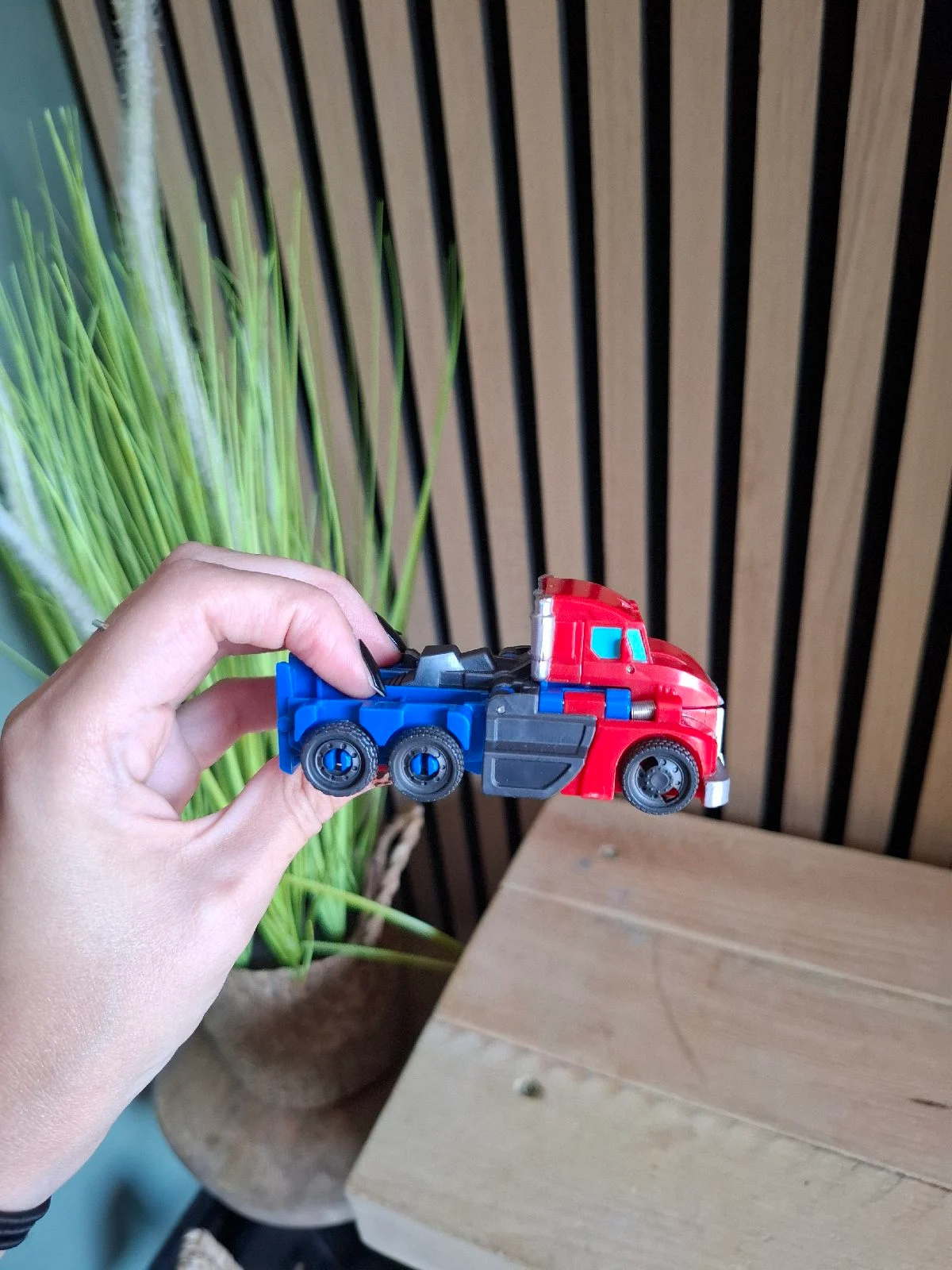 Transformers optimus prime robot earthSpark 1step changer figure toy