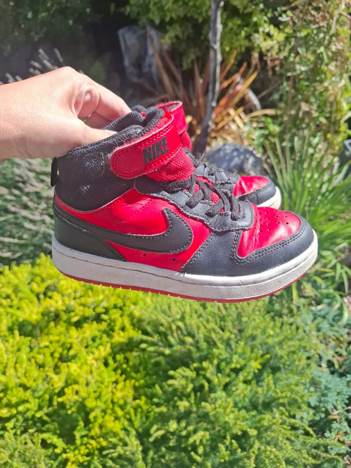 Red nike kids hightops trainers uk size 11
