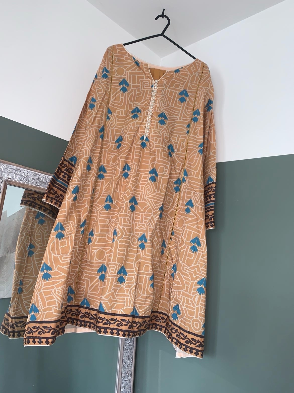 ✨ Beautiful Beige, Teal & Tan Geometric Print Kurta and trouser ✨